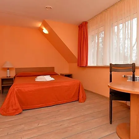 Raze Hotel